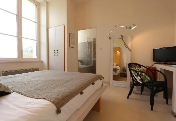 לינה וארוחת בוקר Vignoble Chateau Piegue - Winery 3*