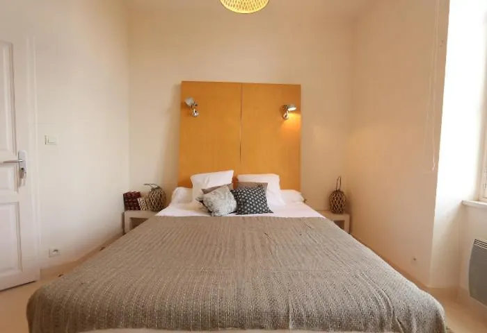 Vignoble Chateau Piegue - Winery Bed & Breakfast